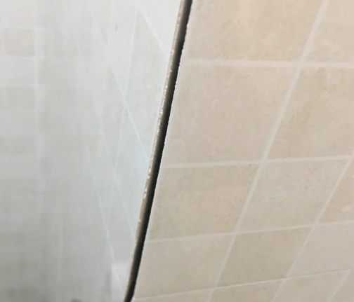 大方瓷砖空鼓维修公司分享阳台瓷砖脱落的修复过程可以分为以下几个步骤
